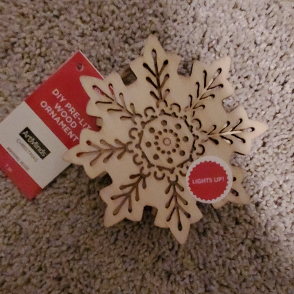D.I.Y  WOOD WREATH ORNAMENT